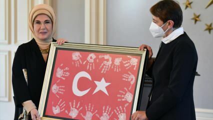 ¡La Primera Dama Erdogan se reunió con los maestros!