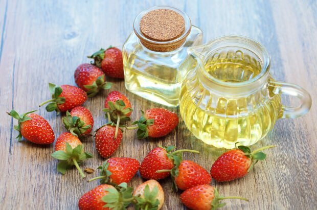 ¿Cómo se aplica el aceite de fresa a la piel?