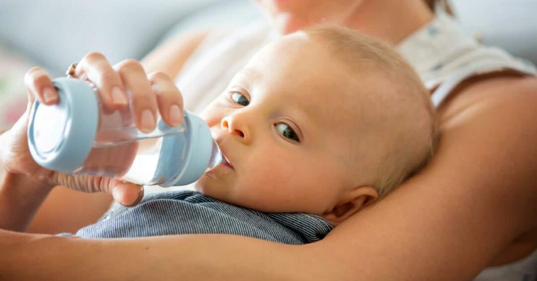 Estafa de agua para bebés