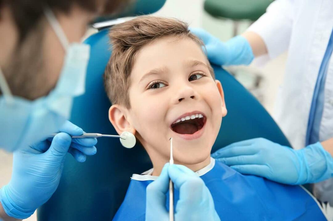 ¿Cuándo deben los niños recibir atención dental?