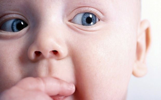 ¿Por qué el cambio de ojos en los bebés?