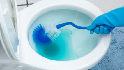 ¿Cómo limpiar un cepillo de baño? 