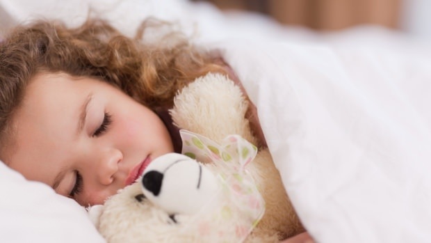 ¿Cuándo deben dormir los niños solos?