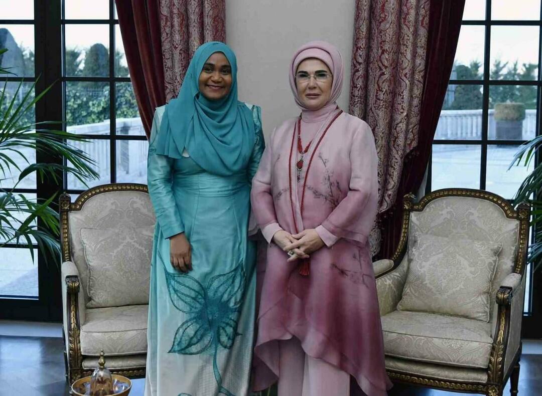 La Primera Dama Erdoğan se reunió con Sajidha Mohamed, esposa del Presidente Muizzu de Maldivas