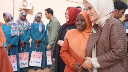 Esra Albayrak se une a la ayuda alimentaria de TİKA a Burkina Faso