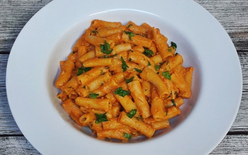 ¿Cómo se hace la pasta Gigi Hadid? Receta de pasta con tomate Gigi Hadid