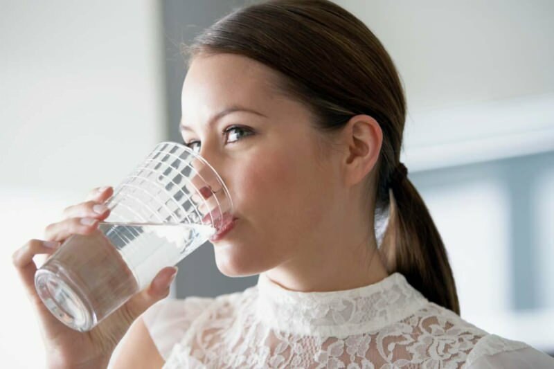 El consumo de agua permite que los virus en el cuerpo se eliminen del cuerpo en poco tiempo