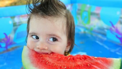 ¿Qué se debe alimentar a los bebés cuando hace calor?