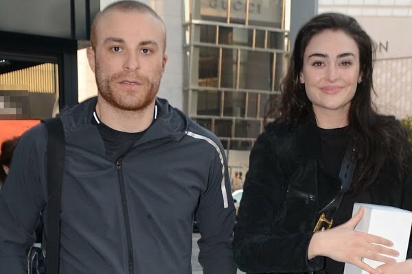 Gokhan Tore y Esra Bilgic