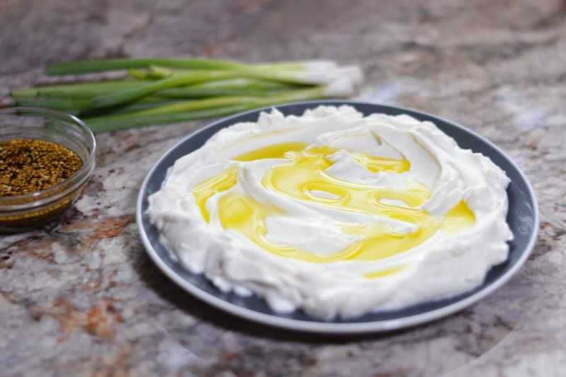 ¿Cómo hacer el queso labne más fácil? El contenido de queso labne en plena consistencia.