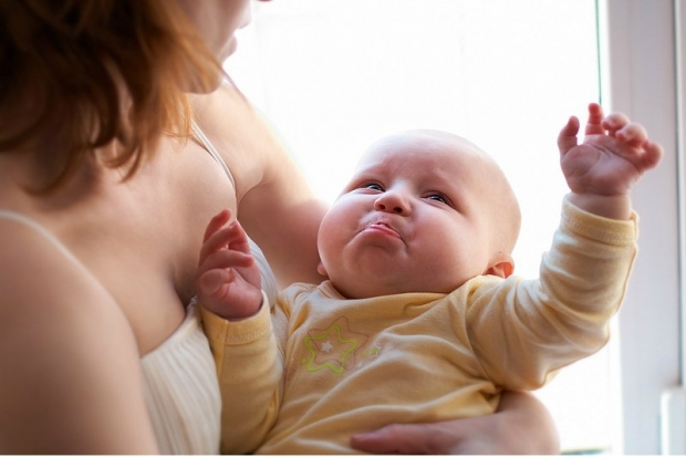 ¿Qué es el rechazo mamario? ¿Por qué los bebés no quieren mamar?