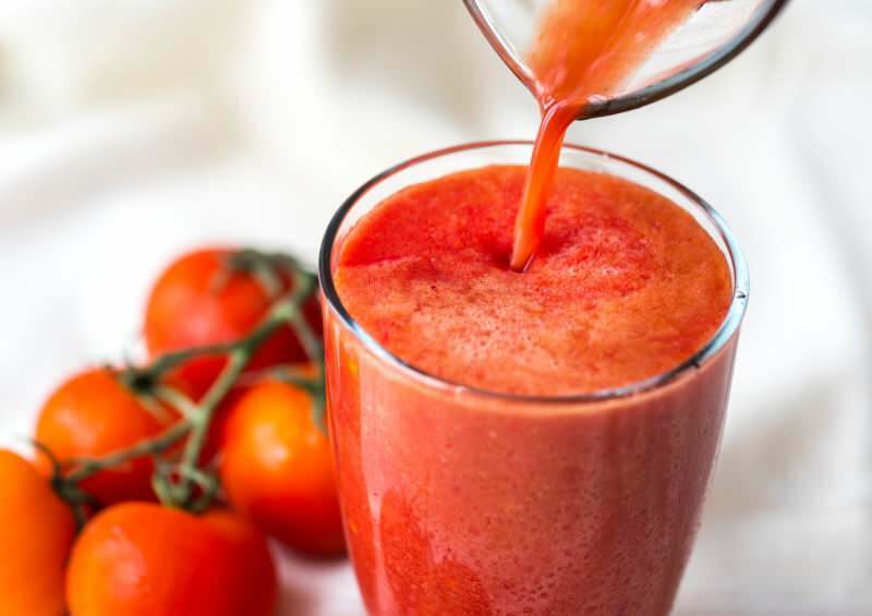 un vaso de jugo de tomate elimina la inflamación en el cuerpo