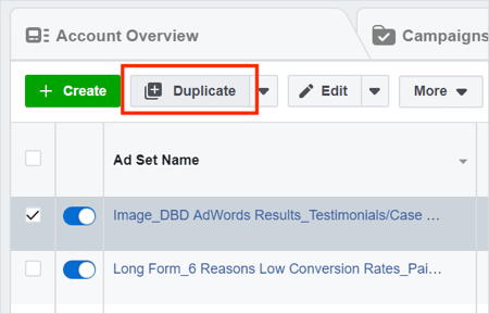 Seleccione la casilla de verificación junto a su conjunto de anuncios y haga clic en Duplicar.