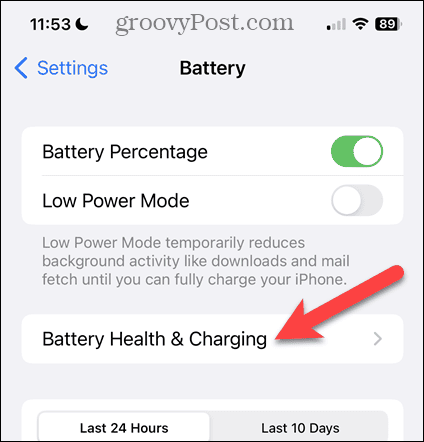 Toque Estado de la batería y carga en la pantalla de batería del iPhone
