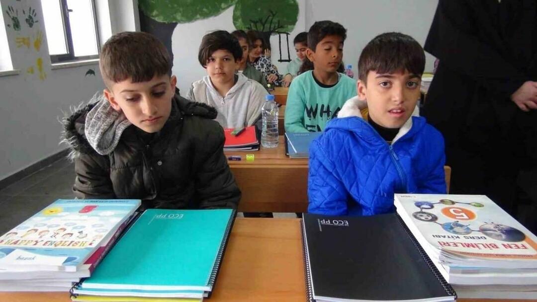 Niños sobrevivientes del terremoto comenzaron clases en otras ciudades