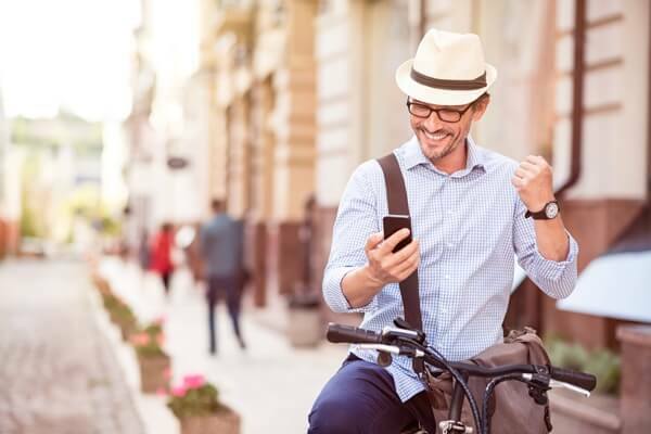 El marketing local móvil lo ayuda a llegar a los clientes que están en movimiento, cerca de usted.