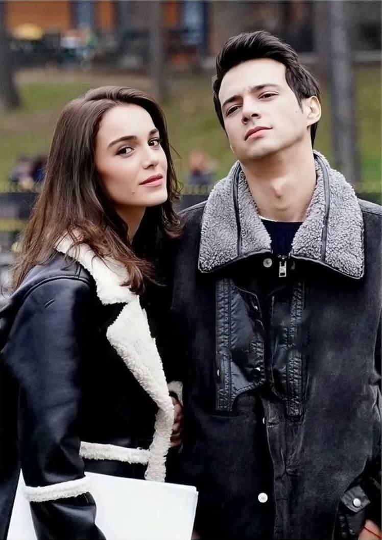 Hafsanur Sancaktutan y Mert Yazıcıoğlu, los actores principales de la serie Darmaduman