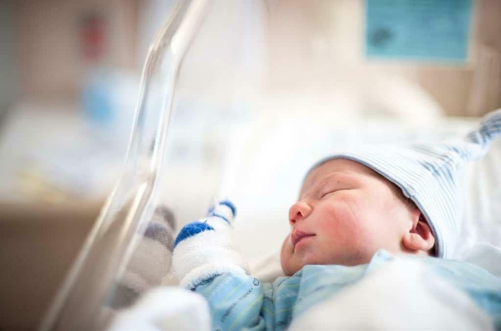 Caen las tasas de recién nacidos en Japón