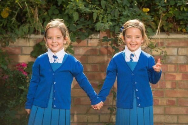 ¿Deberían las hermanas gemelas estudiar en la misma clase? Educación de hermanos gemelos