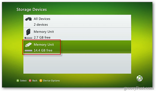 Xbox 360 Slim: agregue una unidad flash externa para almacenamiento adicional