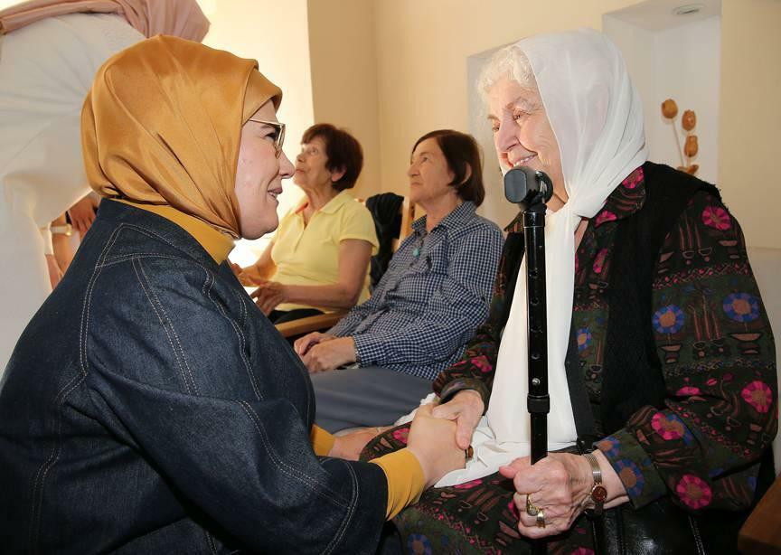 Emine Erdogan celebró el 1 de octubre Día de las Personas Mayores