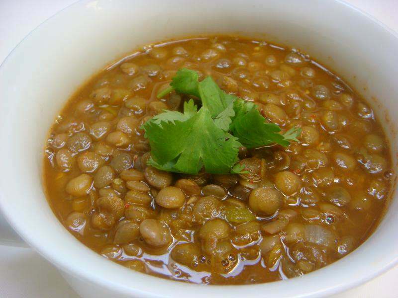 ¿Cómo hacer sopa de lentejas verdes condimentada al estilo de un restaurante?