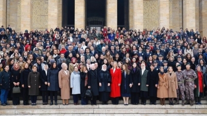 Visita significativa de la Ministra Zehra Zümrüt Selçuk con mujeres