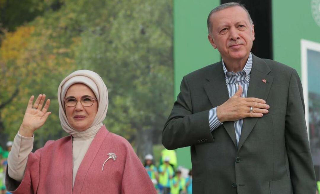 Emine Erdoğan agradeció a la escuela secundaria Ayaskent İrfan Kırdar en İzmir