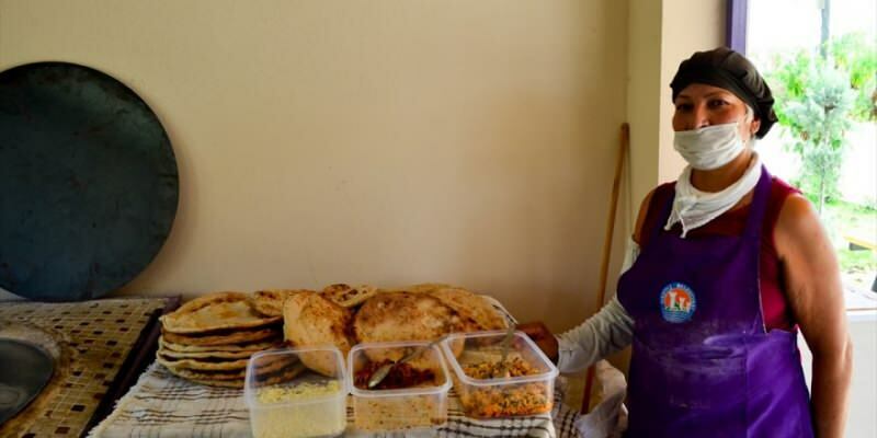 ¡Las mujeres de Mersin contribuyen al presupuesto familiar con sus casas tandoori!