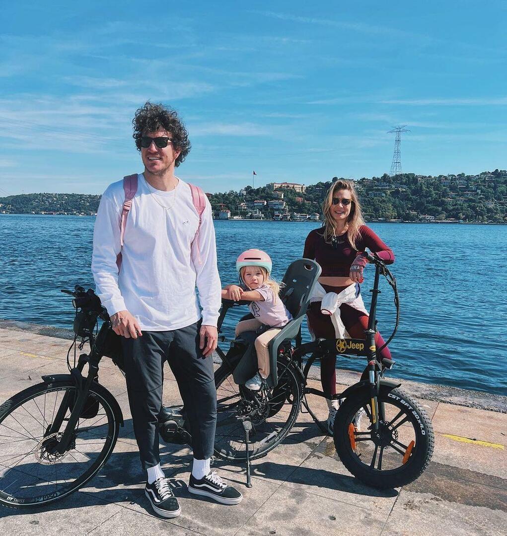 ¡El placer de andar en bicicleta de Müge Boz y su esposo Caner Erdeniz!