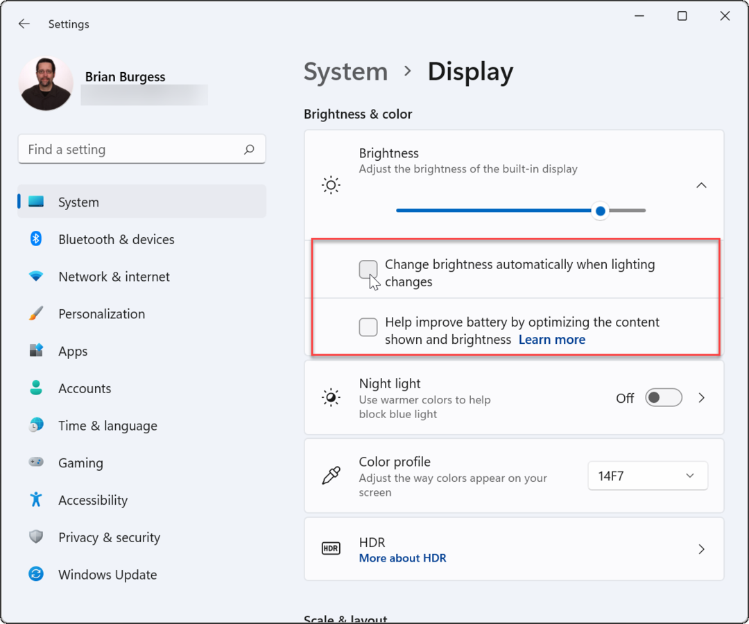 Apague o administre el brillo automático en Windows 11