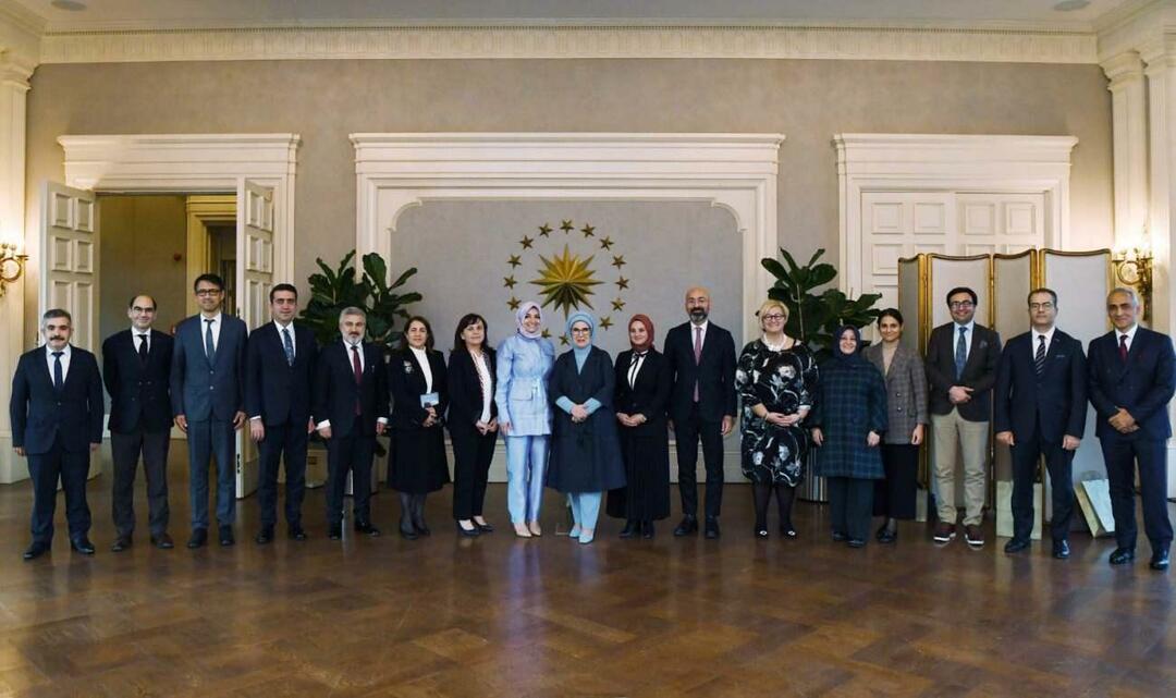 Emine Erdoğan se reunió con los nuevos miembros de la junta directiva de la Casa de la Cultura Africana