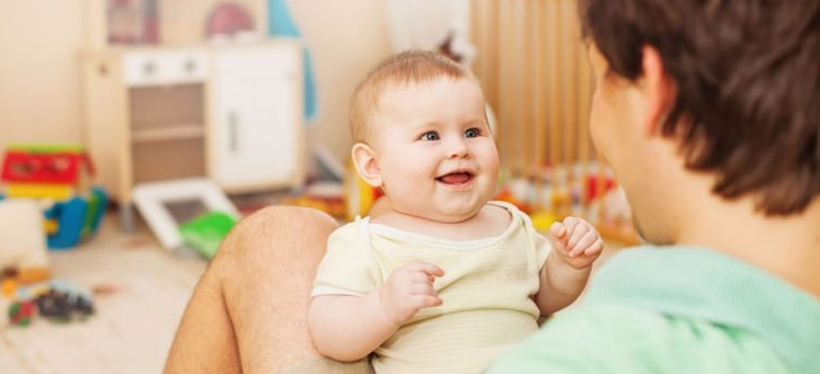 Expuesto a varios idiomas, el bebé puede hablar tarde