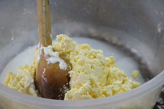 Como hacer mantequilla con leche cruda