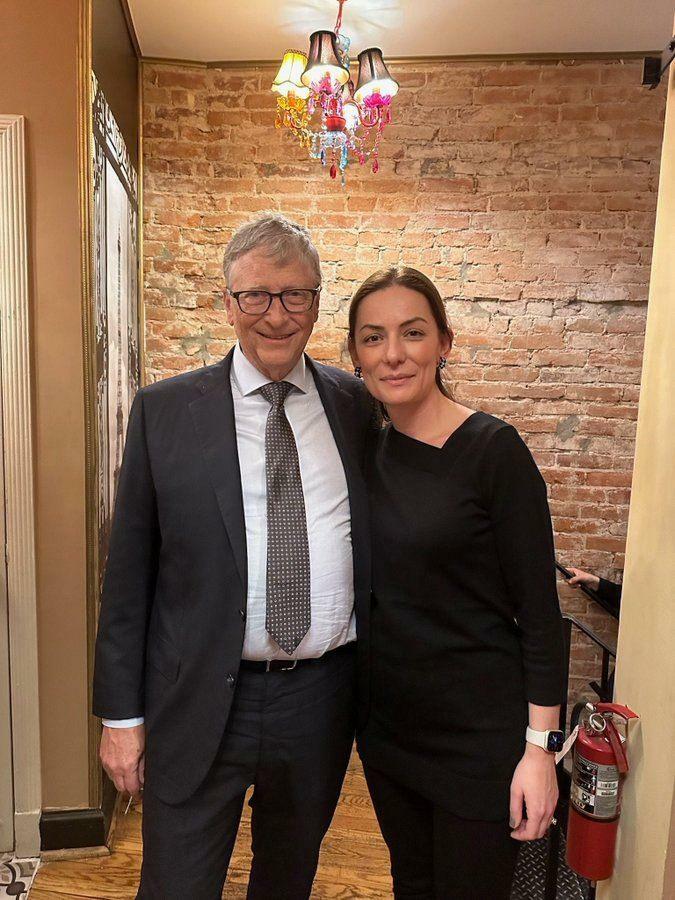 Bill Gates y Hülya Bölükbaşı