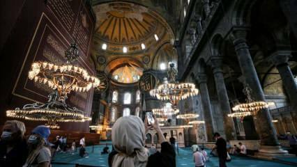 Alegría del Ramadán después de 87 años en la mezquita de Hagia Sophia-i Kebir Şerifi