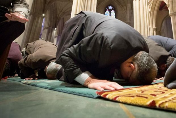 ¿Cómo realizar la oración cuando la oración llega tarde con la congregación?