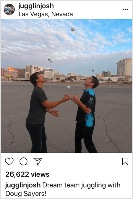 Una foto de Josh Horton en Instagram de la colaboración con Doug Sayers. La parte superior de la publicación ubica la foto en Las Vegas, Nevada. Dos hombres blancos se paran en un terreno baldío uno frente al otro mientras miran las pelotas que están haciendo malabares.
