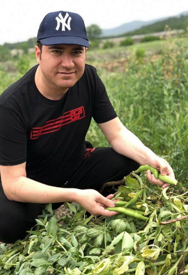 ¡Murat Kurşun se convirtió en el trabajador de su campo!