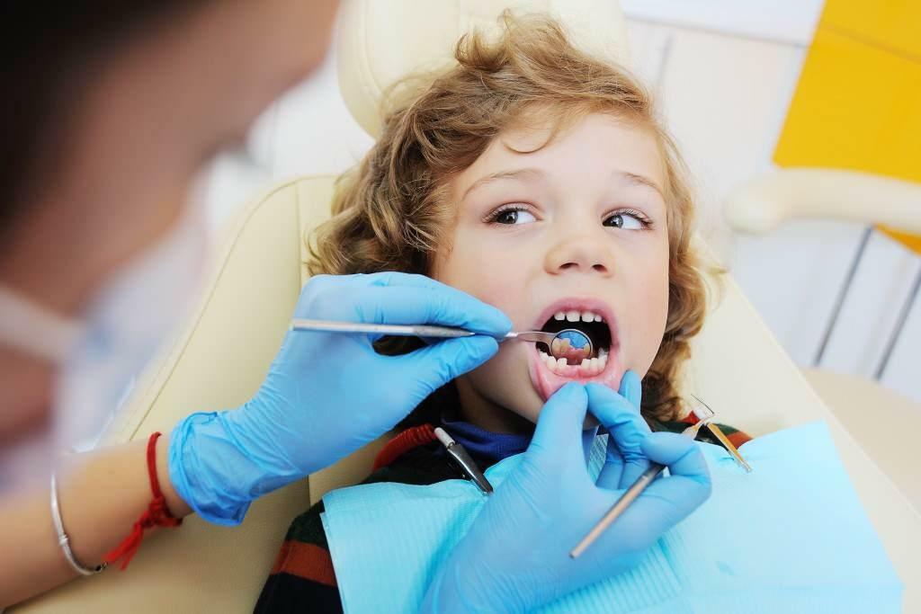 No olvide recibir atención dental de su hijo durante el receso.