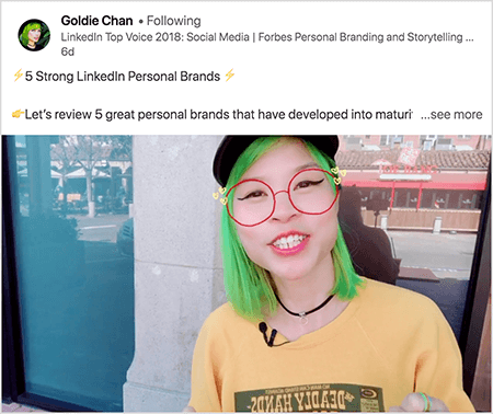 Esta es una captura de pantalla de Goldie Chan compartiendo un video con una clara conclusión. El texto sobre el video dice "5 marcas personales fuertes de LinkedIn Revisemos 5 grandes marcas personales que se han convertido en madur... . ver más". En la imagen del video, Goldie aparece de pecho hacia arriba. Ella es una mujer asiática con cabello verde. Lleva maquillaje, una gargantilla negra y una camisa amarilla. Un filtro de video hace que parezca que lleva gafas rojas dibujadas con un marcador.