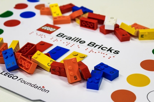 juguetes del alfabeto braille