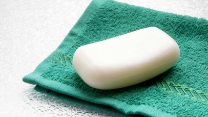 ¿Cómo limpiar las manchas de jabón y detergente?