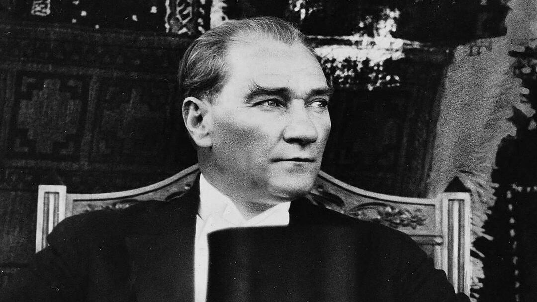 Mustafa Kemal Ataturk cuadrados blancos y negros