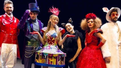 ¡Serenay Sarıkaya está en el escenario! 'Alice Musical' comenzó su nueva temporada