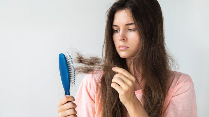 ¿Por qué se cae el cabello? 3 mezclas naturales que detienen la caída del cabello