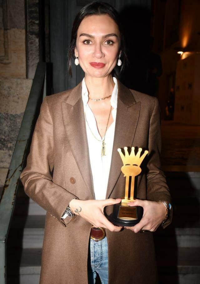 Birce Akalay recibió el premio a la mejor actriz.