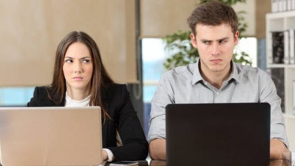 ¿Deben los cónyuges trabajar en el mismo lugar de trabajo?