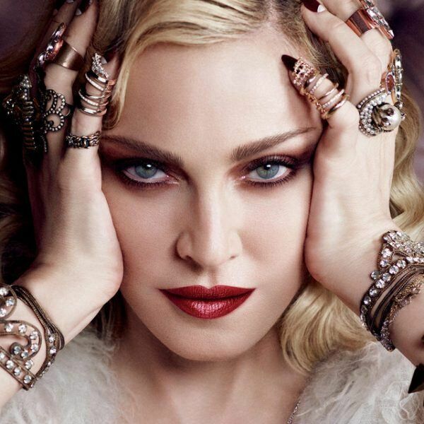 Madonna demanda a fanático de Hollander