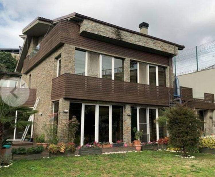Çağla Şıkel vende su villa de 800 metros cuadrados por 11 millones de TL